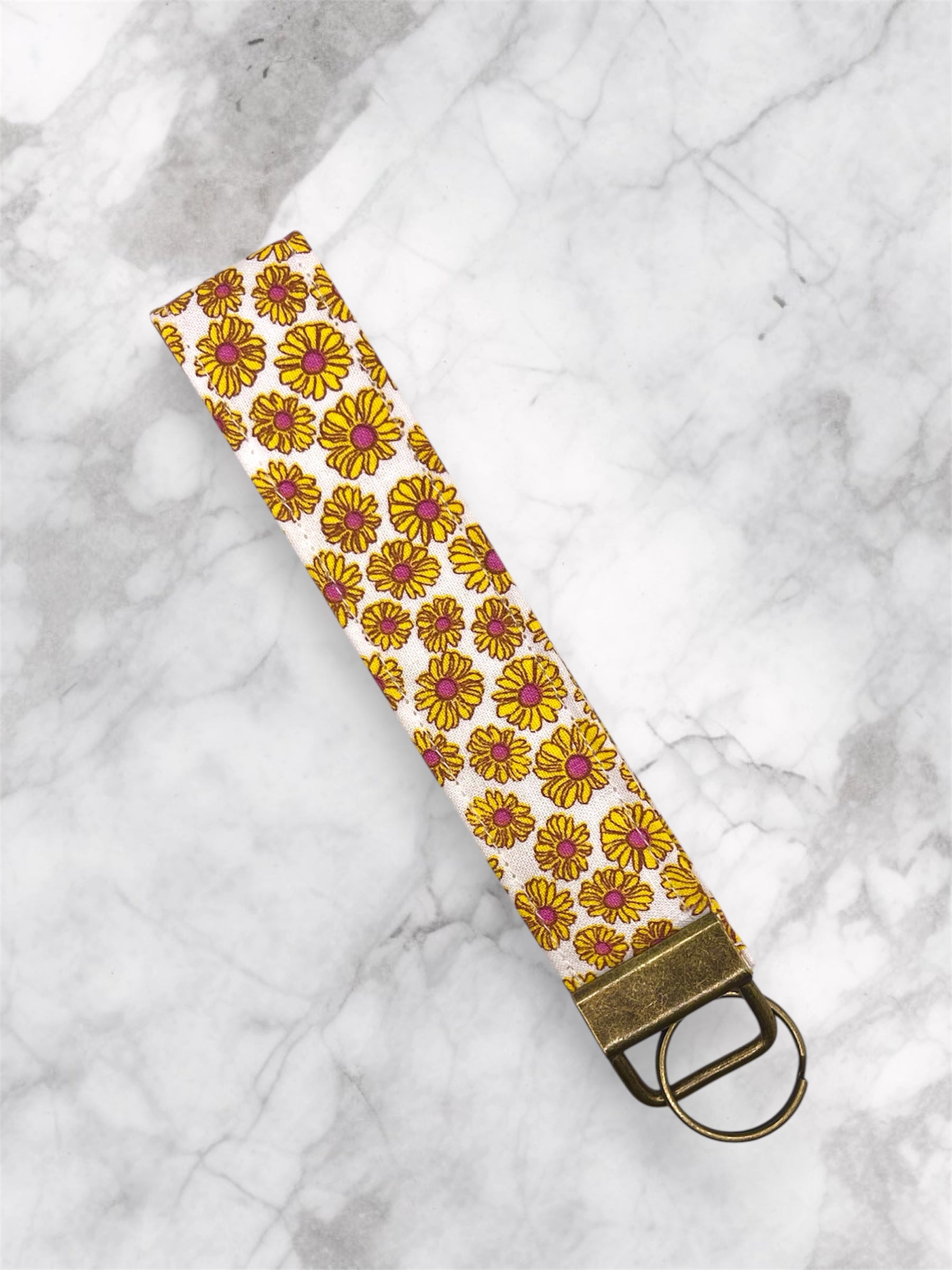 Sunshine Daisy Wristlet
